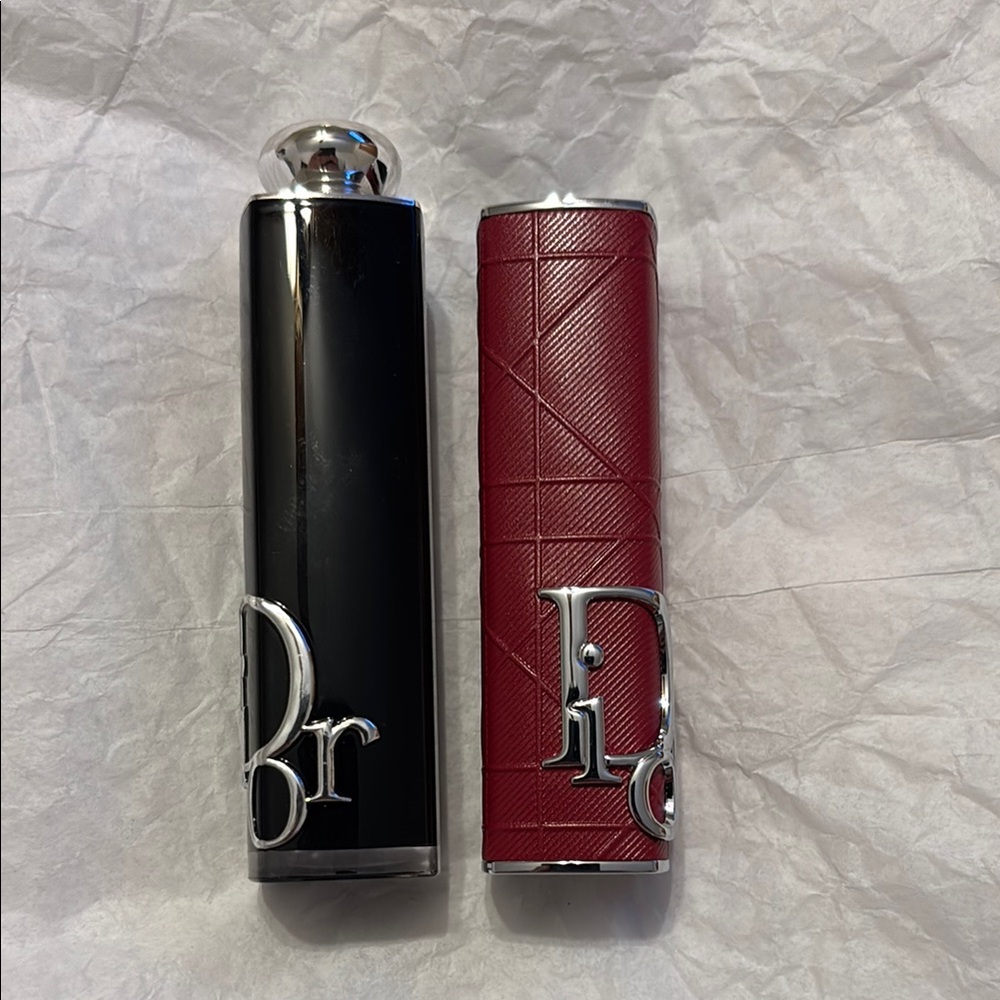 Dior Addict Lipstick #972 (silhouette)
W/ red signature lipstick case